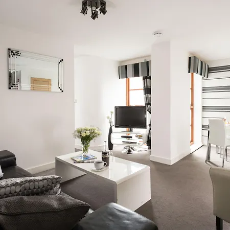 Reubens Court And Hotel