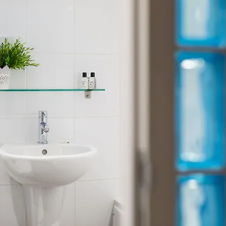 Reubens Court And Hotel *