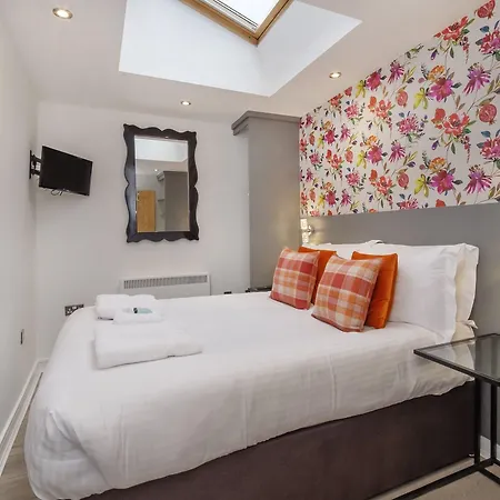 Reubens Court And Hotel