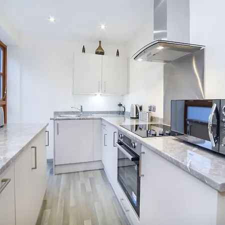 Reubens Court And Hotel