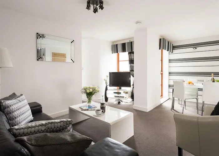 Reubens Court And Hotel