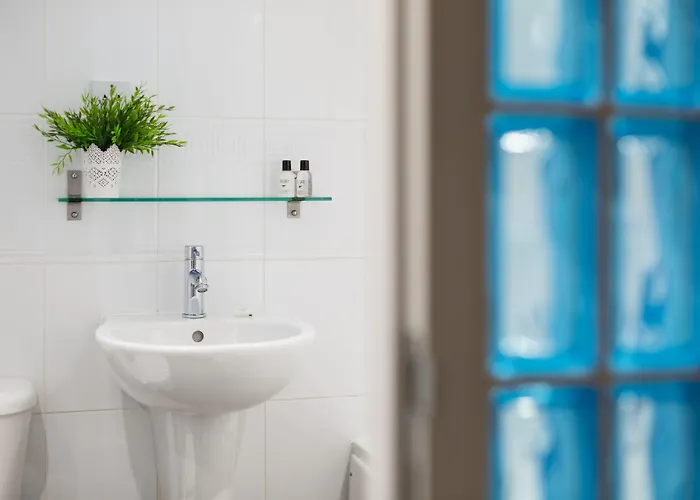 Reubens Court And Hotel *