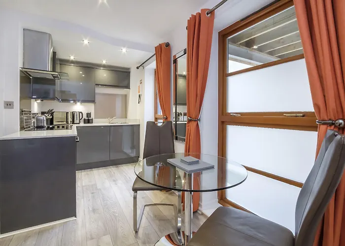 Reubens Court And Hotel