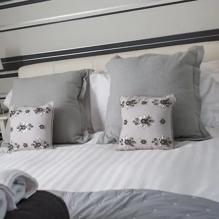 Reubens Court And York