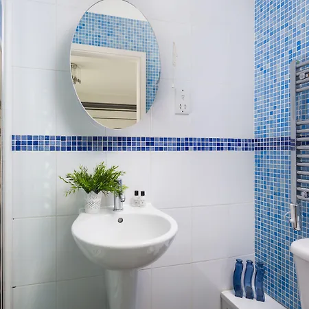 Reubens Court And Hotel *