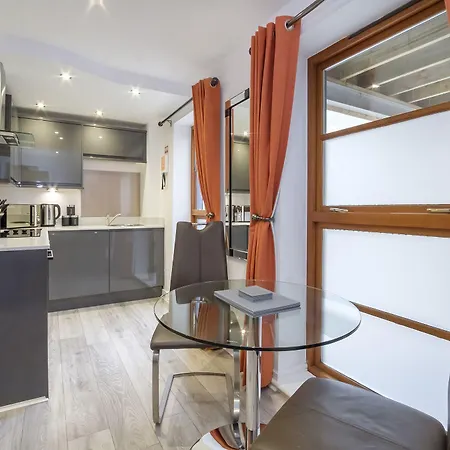 Reubens Court And Hotel