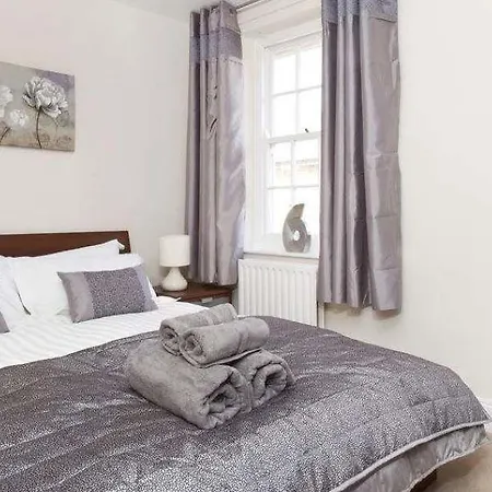 Reubens Court And Hotel *