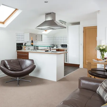 Reubens Court And Hotel *