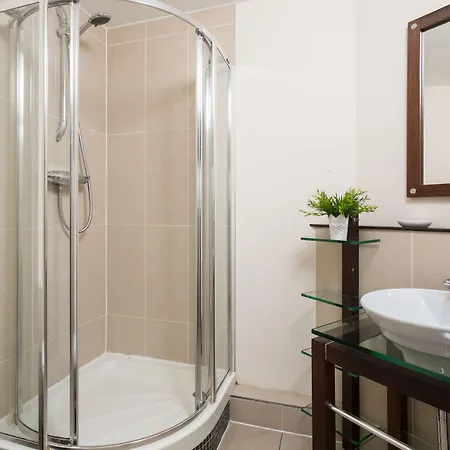 Reubens Court And Hotel