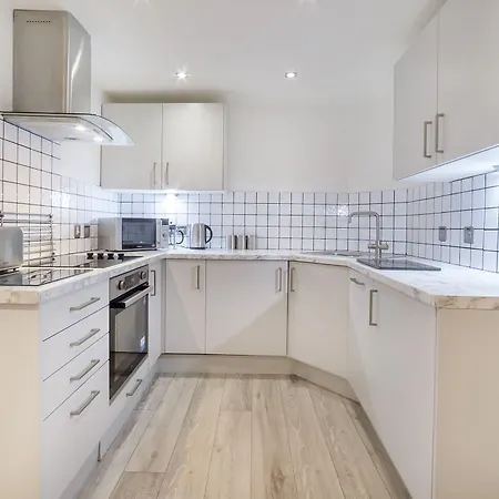 Reubens Court And Hotel *