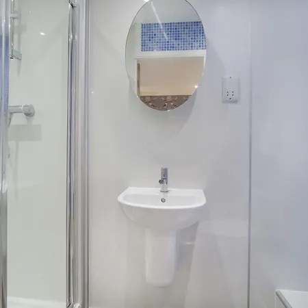 Reubens Court And Hotel *